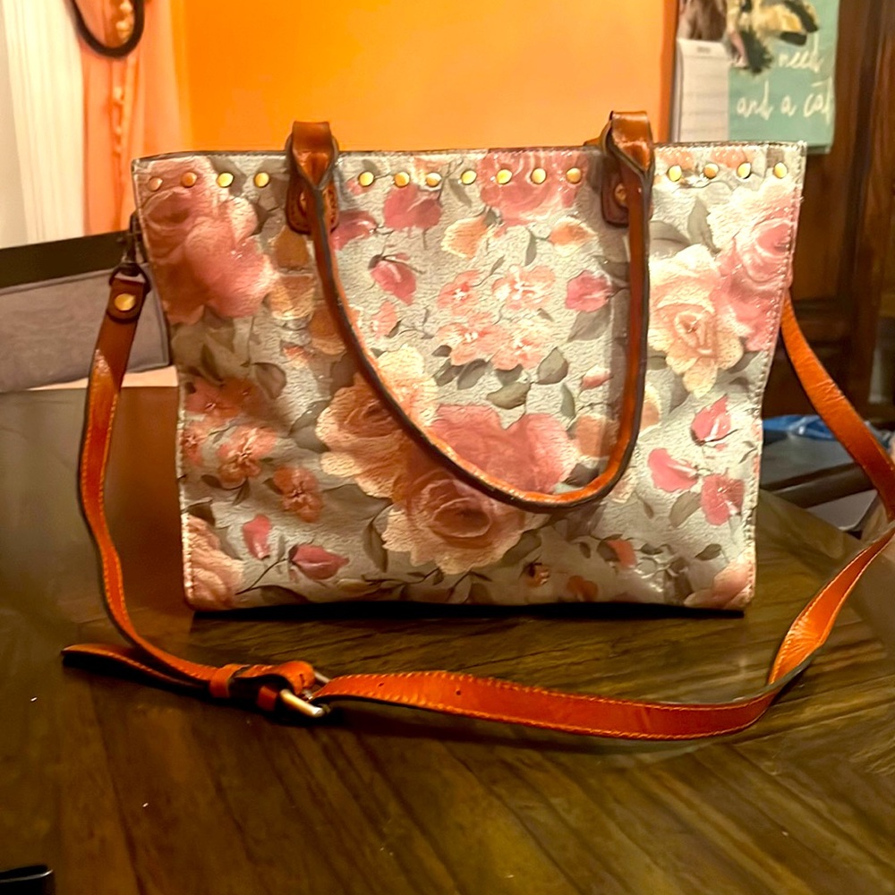 Beautiful Patricia Nash Crossbody Excellent Condition no flaws 🧡❤️🩷